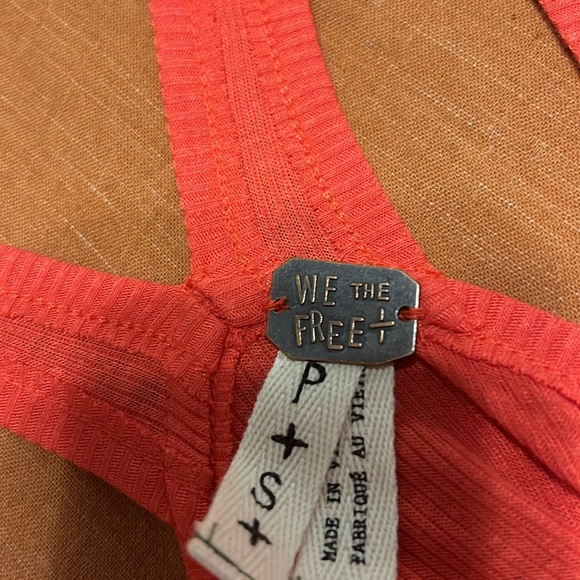 NWT never worn We The Free People women’s pocketed long tank salmon color top - Picture 3 of 3